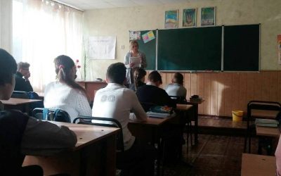 Talking to students in Kherson