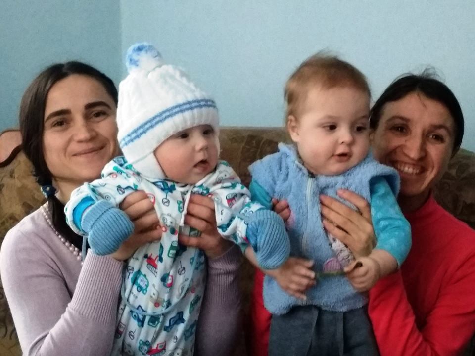 Bonding With Young Mothers