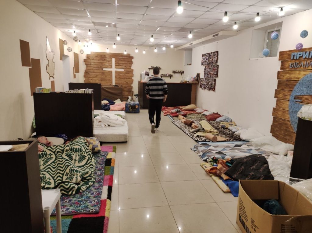 Church Hosts Refugees Church Hosts Refugees