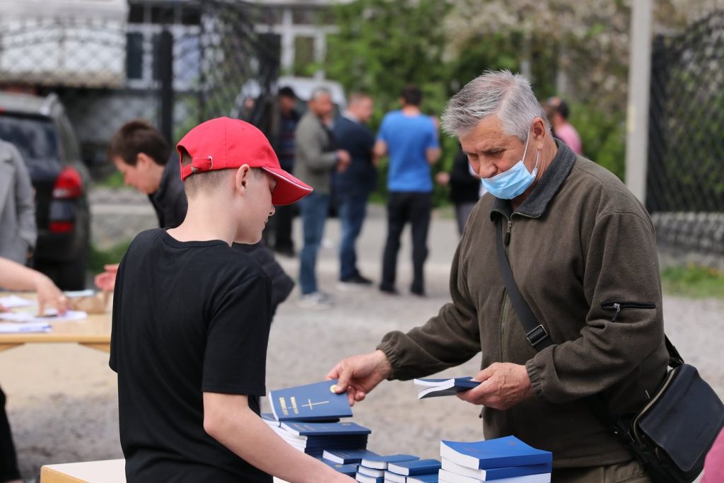 Uman Distributes Food And Kids' Shoes To Internally Displaced Uman Distributes Food And Kids' Shoes To Internally Displaced