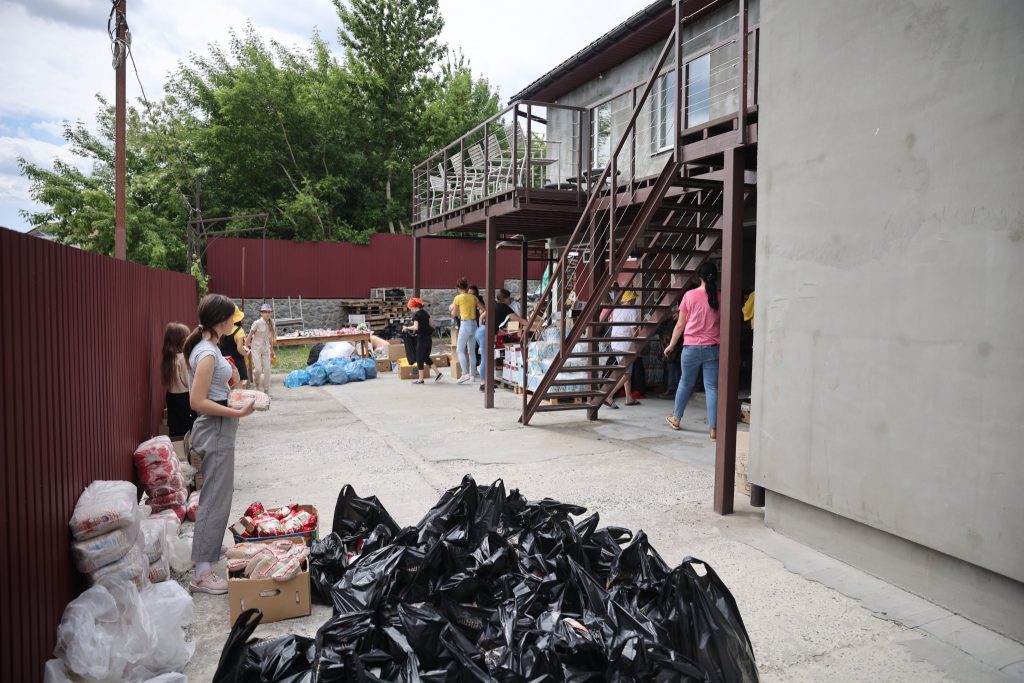 Uman Distributes Food, Medications And Children’s Shoes Uman Distributes Food, Medications And Children’s Shoes