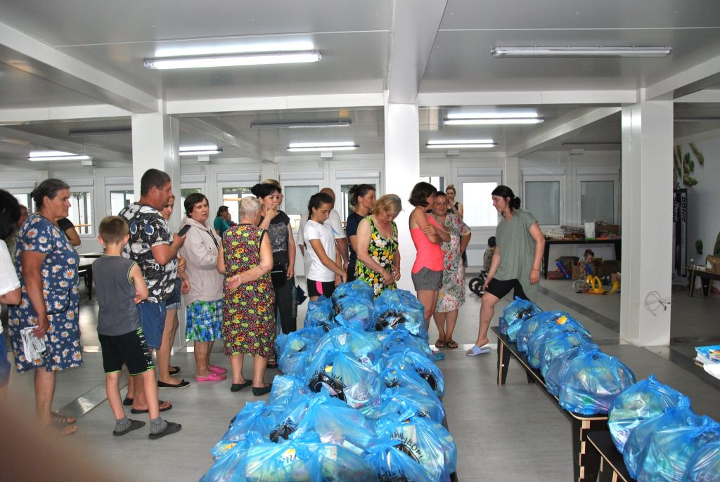 Lviv Gives Out Food Packages To Refugees Lviv Gives Out Food Packages To Refugees