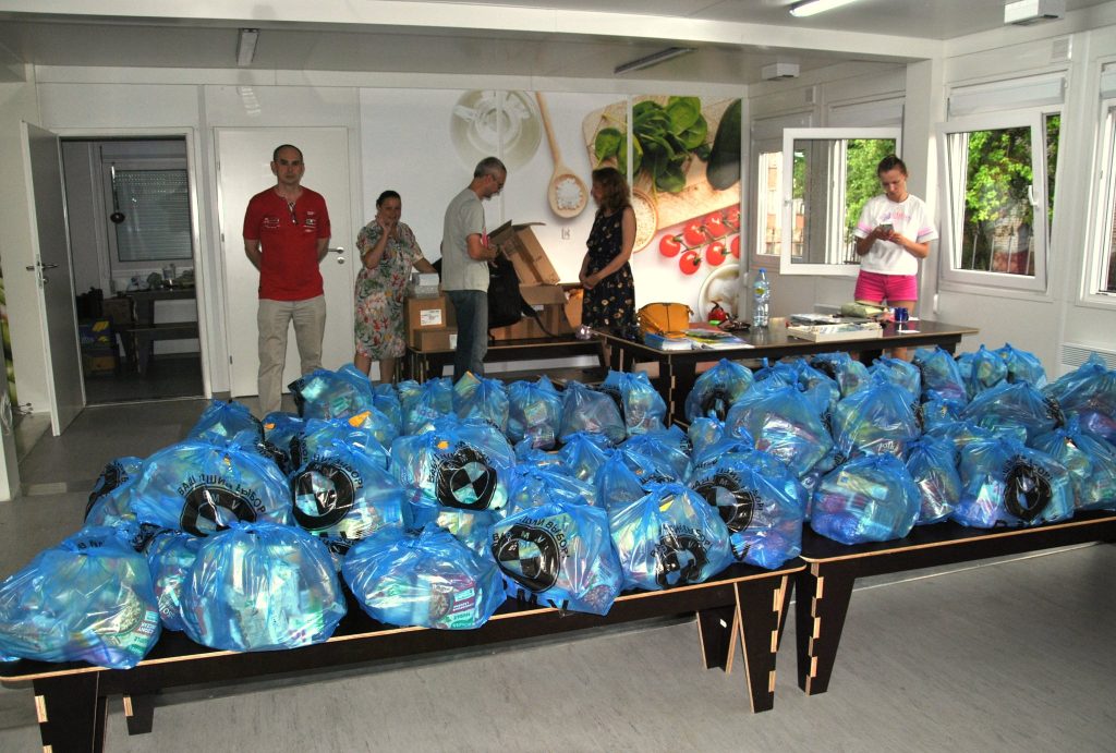 Lviv Gives Out Food Packages To Refugees Lviv Gives Out Food Packages To Refugees