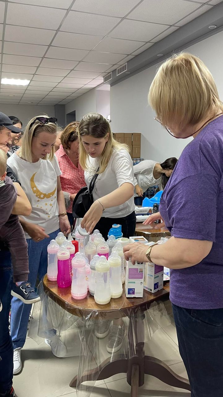 Uman Welcomes Refugees With Essentials Uman Welcomes Refugees With Essentials