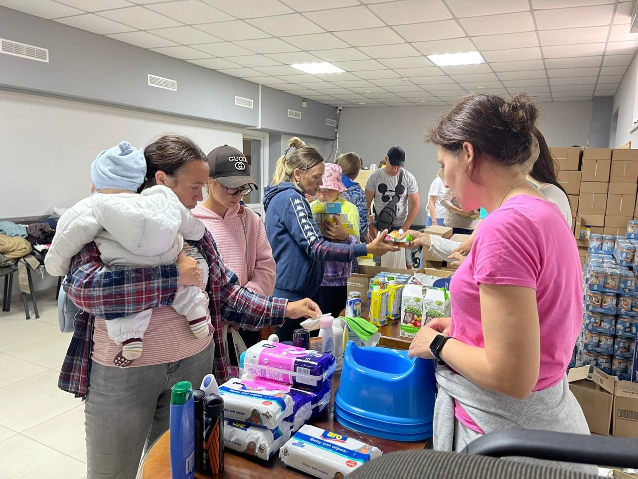 Uman Welcomes Refugees With Essentials Uman Welcomes Refugees With Essentials