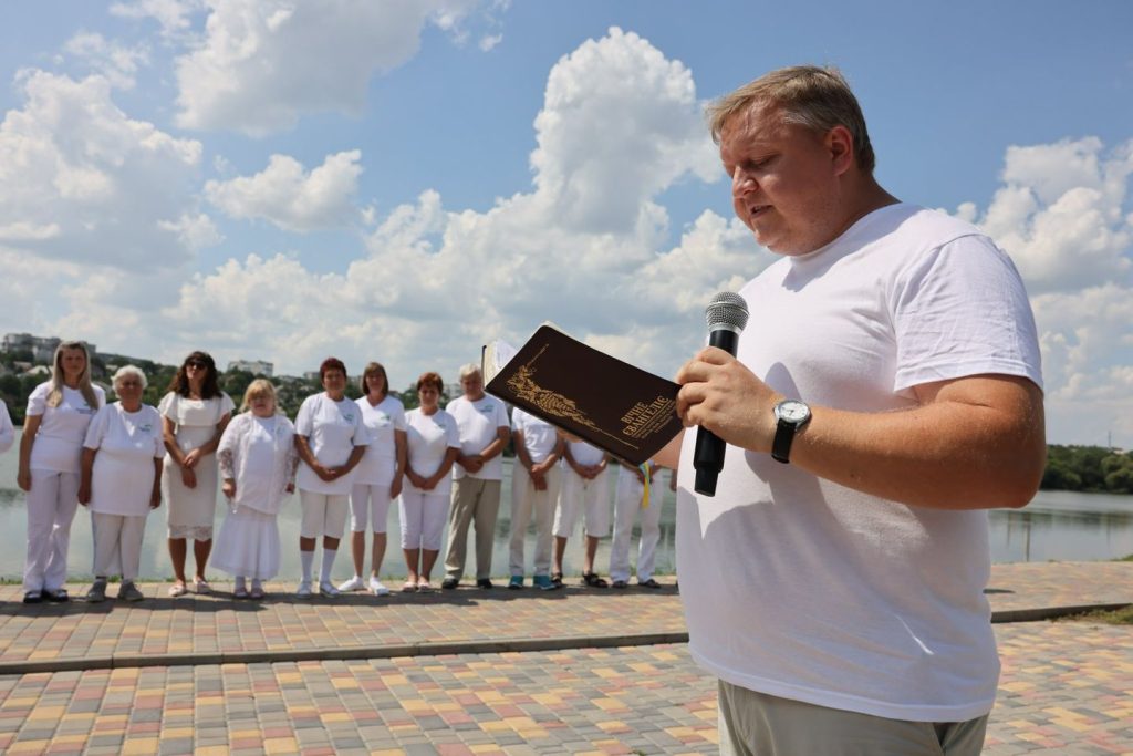 14 People Were Baptized In Uman Church 14 People Were Baptized In Uman Church