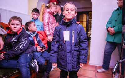 Uman distributes warm jackets and shoes to internally displaced kids