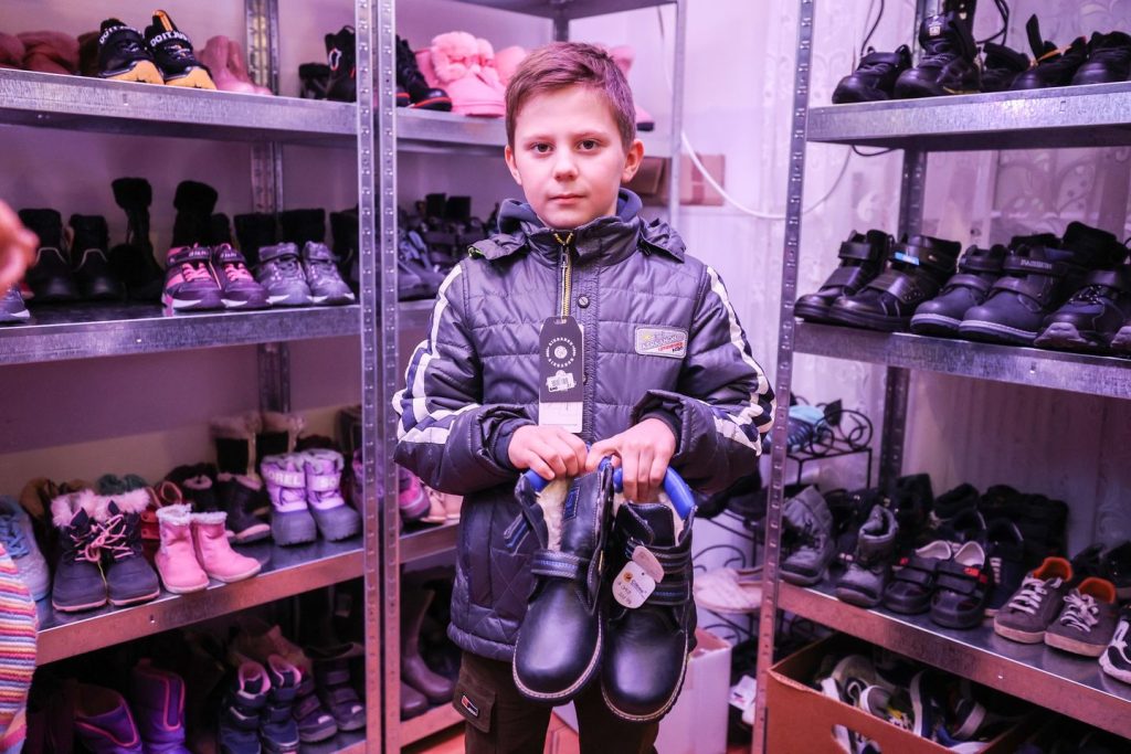 Uman Distributes Warm Jackets And Shoes To Internally Displaced Kids Uman Distributes Warm Jackets And Shoes To Internally Displaced Kids
