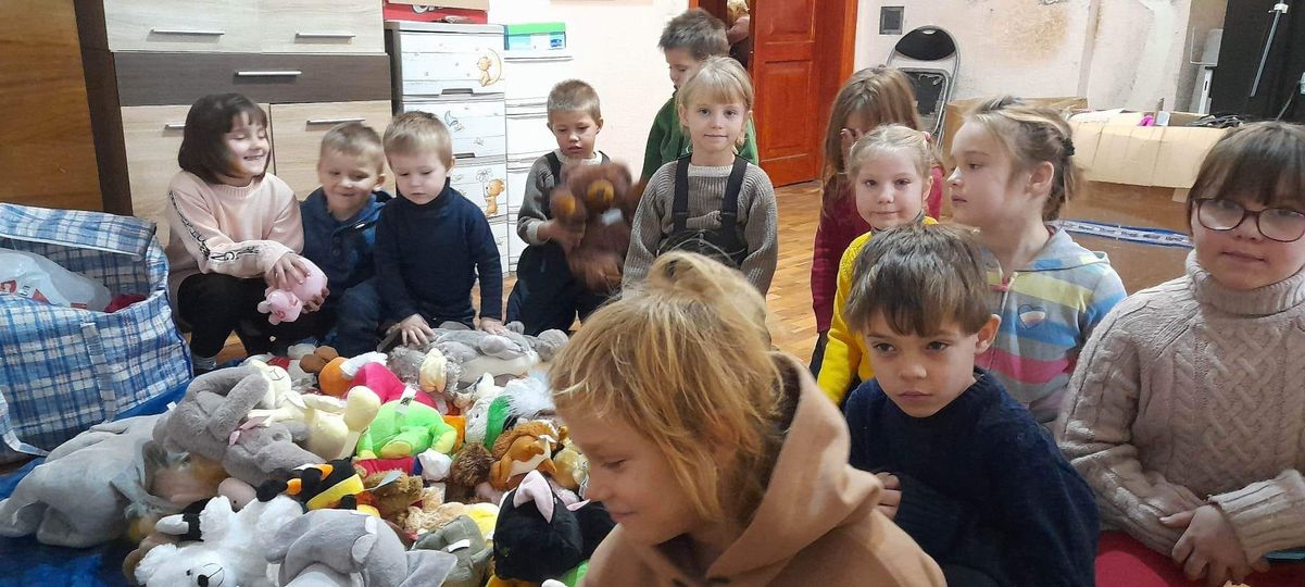 Avdiivka Gives Out Christmas Gifts To Kids Avdiivka Gives Out Christmas Gifts To Kids