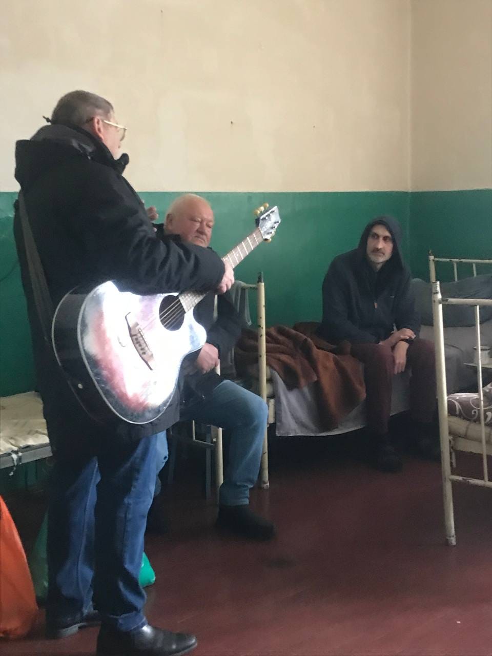 Voklnteer Plays Guitar For An Inmate Voklnteer Plays Guitar For An Inmate