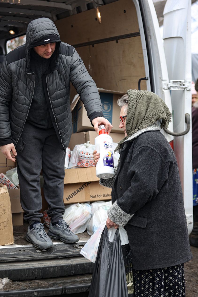 Volunteer Helping Ukrainian Senior