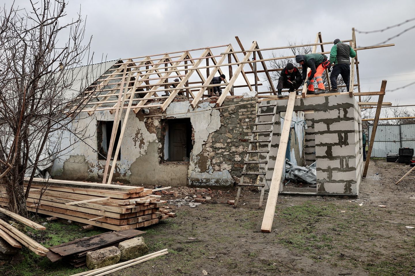 Volunteers Discussing Details Of Reconstruction Of Home In Kherson Volunteers Discussing Details Of Reconstruction Of Home In Kherson