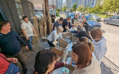 Kyiv Church packing food for Kherson region