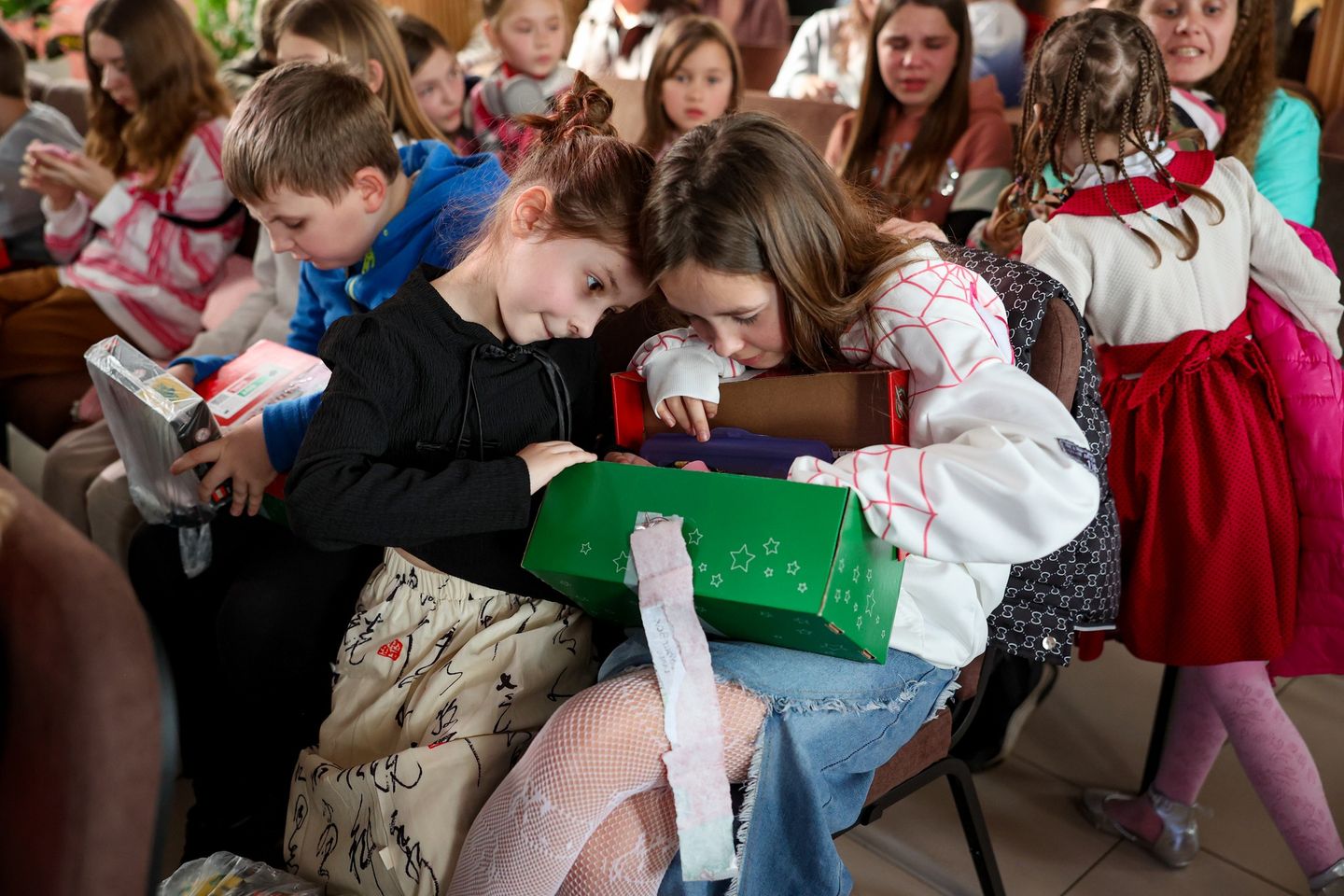 Ukrainian Girls Sneaking A Peek At Their Gift Ukrainian Girls Sneaking A Peek At Their Gift