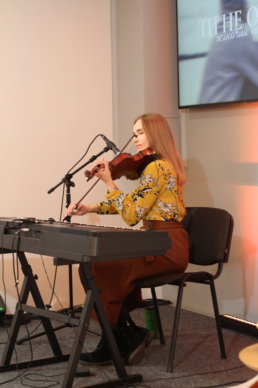 Ukrainian Woman Playing The Violin Ukrainian Woman Playing The Violin