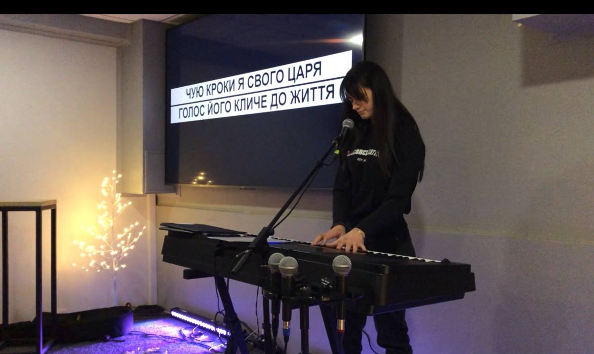 The Worship Teams Piano Player The Worship Teams Piano Player