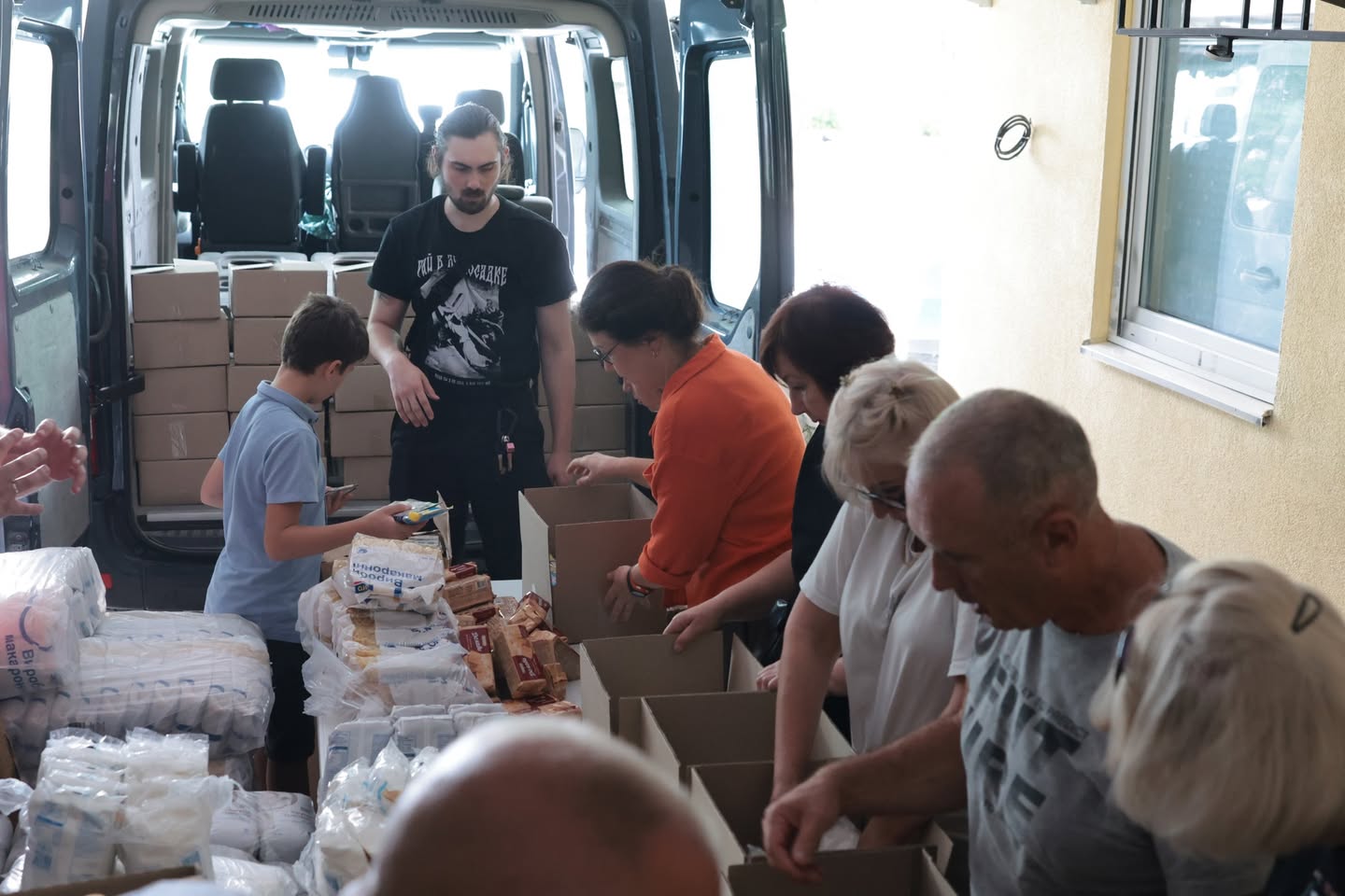 Volunteers In Assembly Linne To Bring Aid To Truck