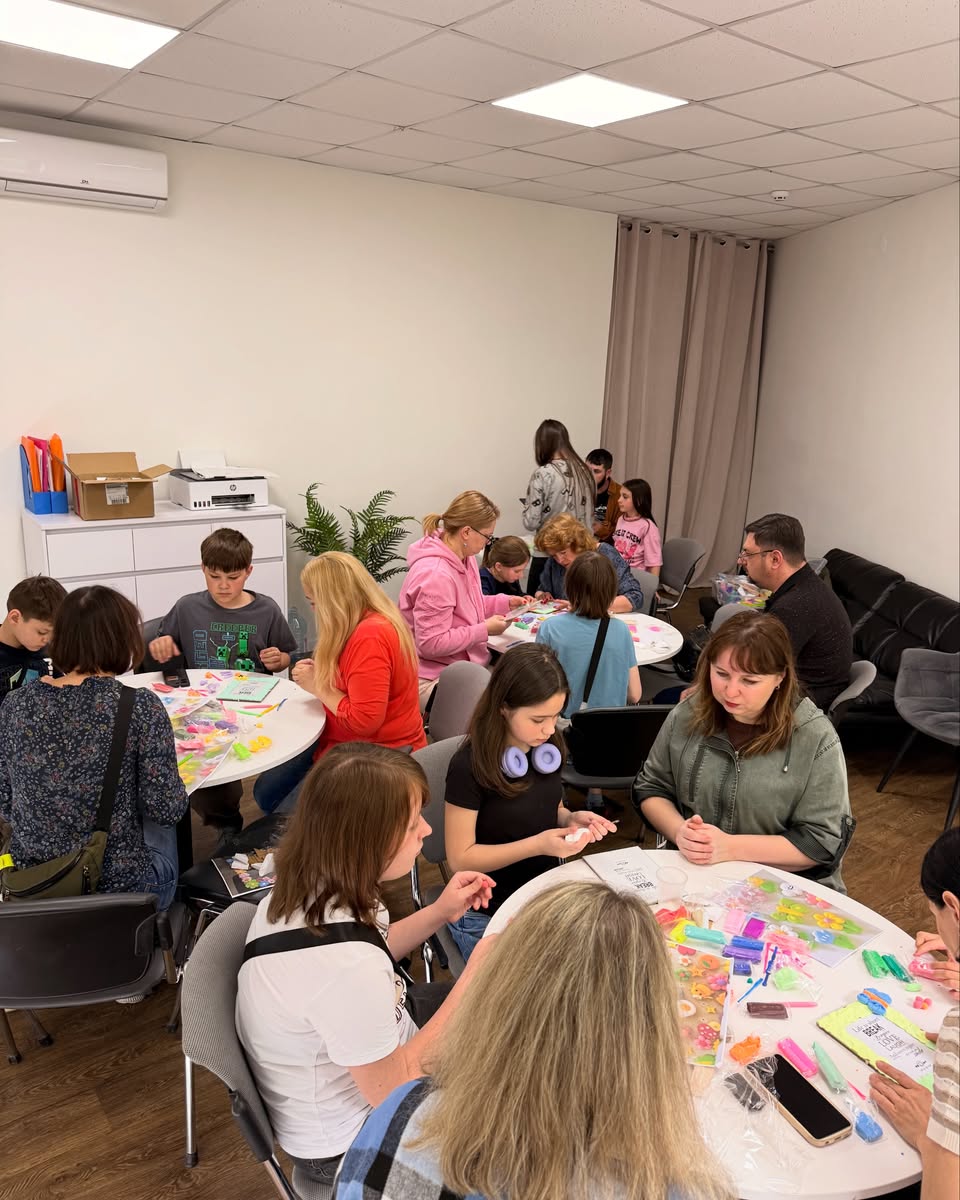Families Doing Arts And Crafts