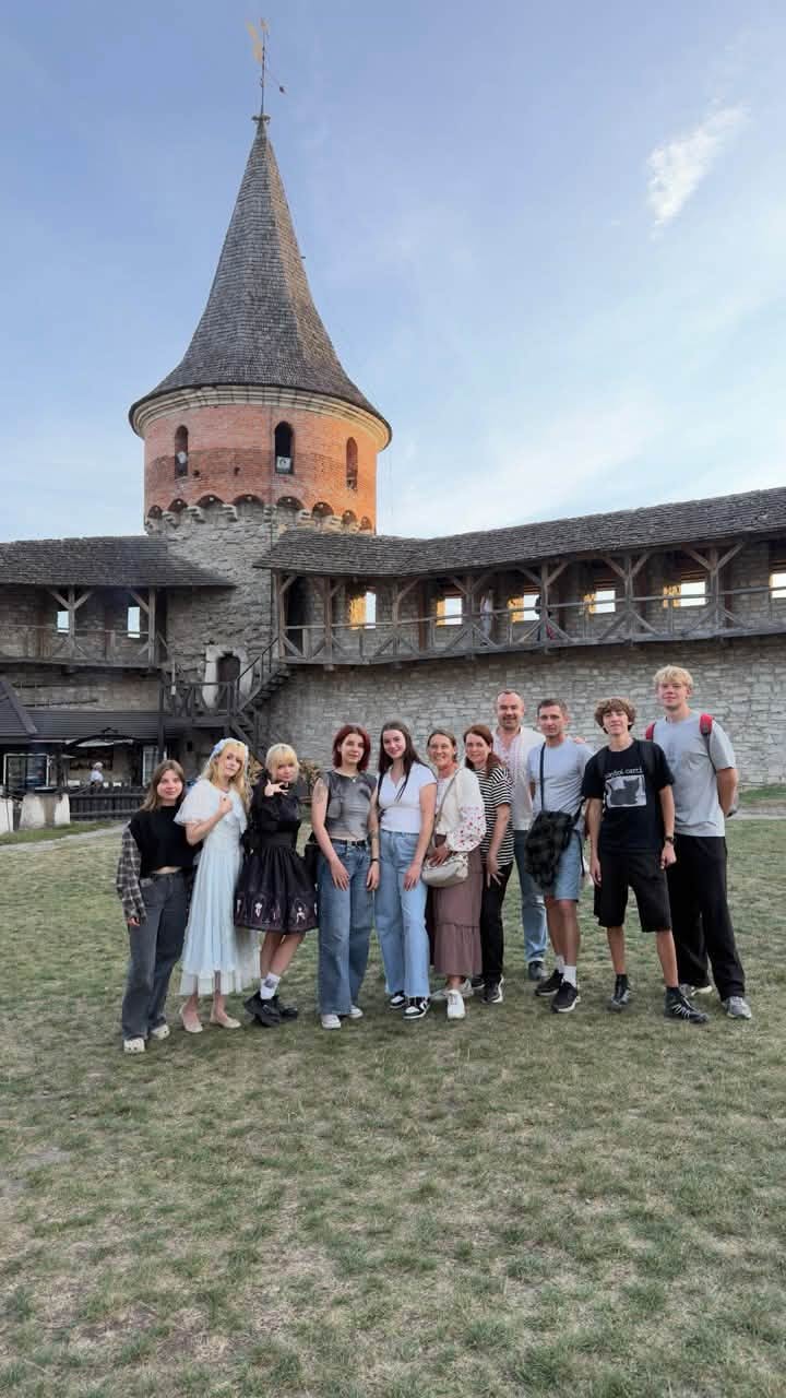 Group Picture By A Castle Group Picture By A Castle